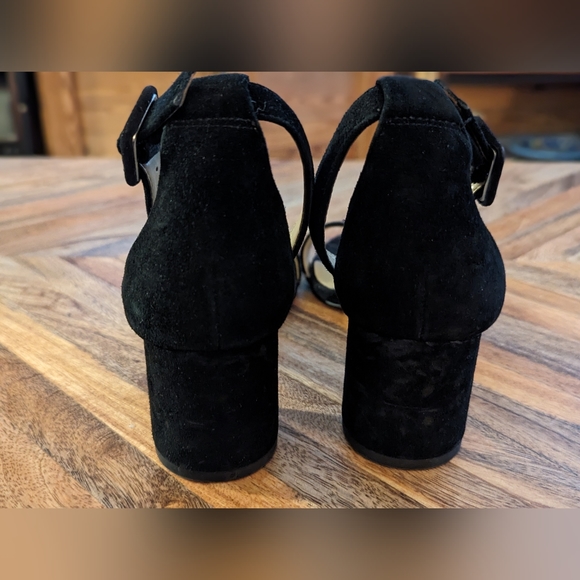 Ann Taylor Black Suede Block Heel Sandal Size 6 Like New Condition - Picture 3 of 4